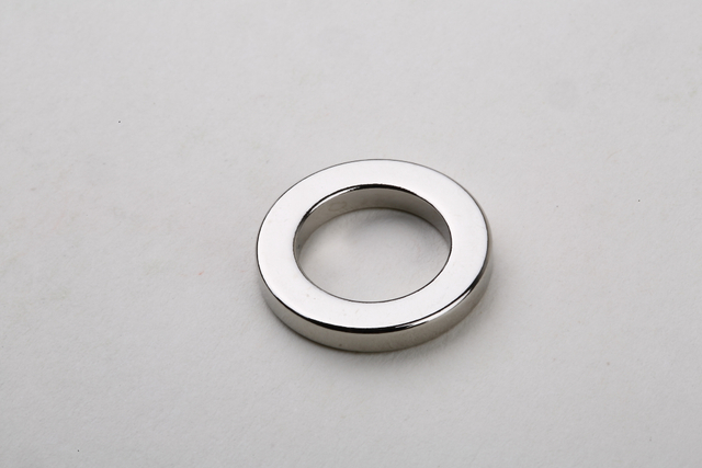 ボイスコイルモーターのネオジム磁石