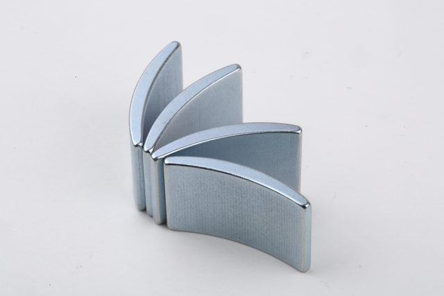 トラクションモーターのネオジムレアアース永久マンゲット